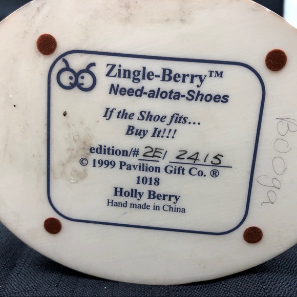 Zingle-Berry  “Need-alota-Shoes”. Holly Berry - Picture 4 of 4